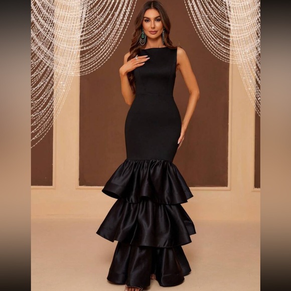 Belle Ladies' Evening Dress With Tiered Hem And Patchwork Fabric - Picture 5 of 7